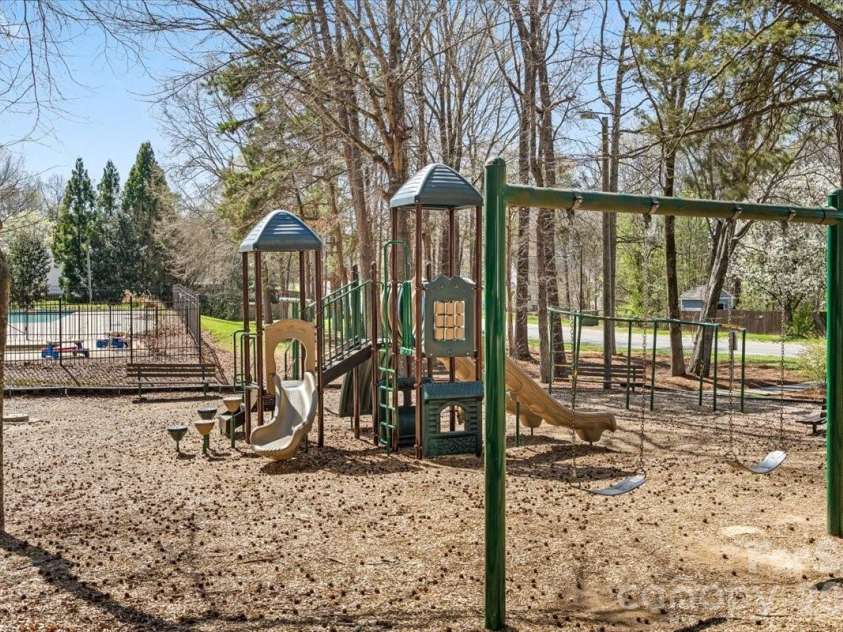 8636 Warwick Crest Lane, Charlotte, NC 28215.  MLS# CAR4357082, YatesRealty ID 13153. 