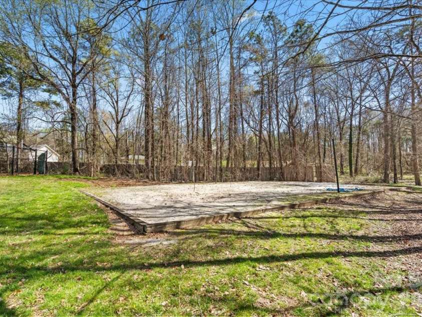 8636 Warwick Crest Lane, Charlotte, NC 28215.  MLS# CAR4357082, YatesRealty ID 13153. 