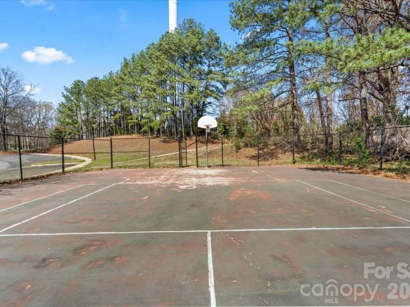 8636 Warwick Crest Lane, Charlotte, NC 28215.  MLS# CAR4357082, YatesRealty ID 13153. 