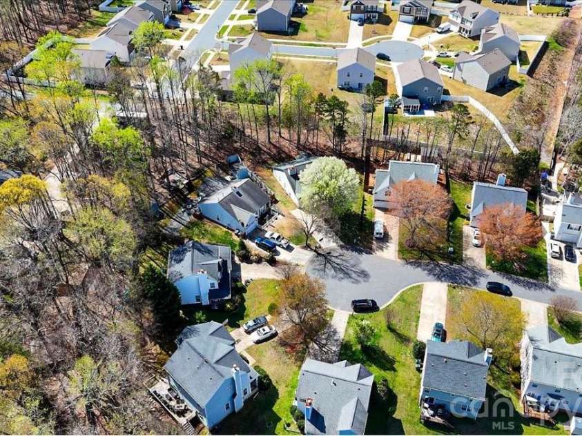 8636 Warwick Crest Lane, Charlotte, NC 28215.  MLS# CAR4357082, YatesRealty ID 13153. 