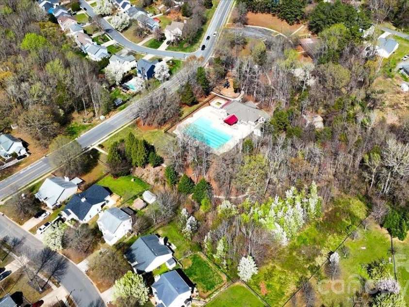 8636 Warwick Crest Lane, Charlotte, NC 28215.  MLS# CAR4357082, YatesRealty ID 13153. 