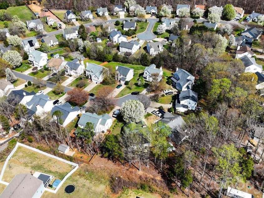8636 Warwick Crest Lane, Charlotte, NC 28215.  MLS# CAR4357082, YatesRealty ID 13153. 