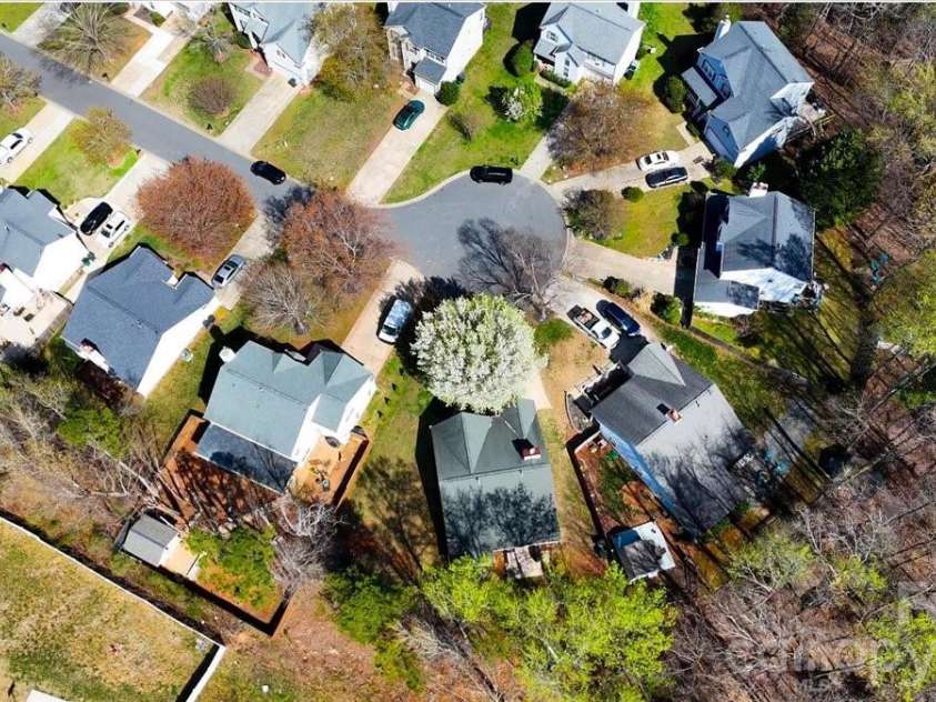 8636 Warwick Crest Lane, Charlotte, NC 28215.  MLS# CAR4357082, YatesRealty ID 13153. 