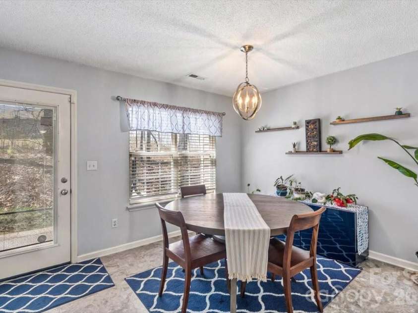8636 Warwick Crest Lane, Charlotte, NC 28215.  MLS# CAR4357082, YatesRealty ID 13153. Dining Area