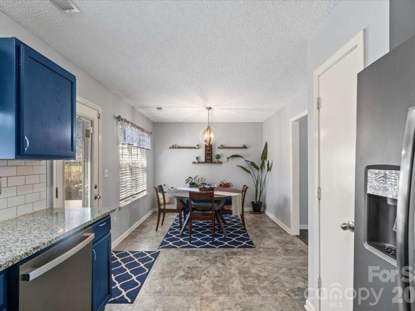 8636 Warwick Crest Lane, Charlotte, NC 28215.  MLS# CAR4357082, YatesRealty ID 13153. Dining Area