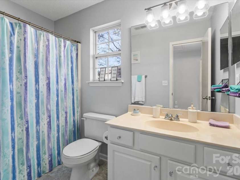8636 Warwick Crest Lane, Charlotte, NC 28215.  MLS# CAR4357082, YatesRealty ID 13153. Guest Bathroom