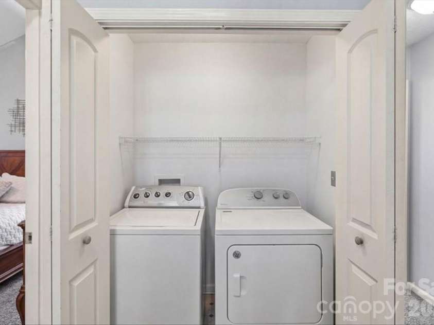 8636 Warwick Crest Lane, Charlotte, NC 28215.  MLS# CAR4357082, YatesRealty ID 13153. Laundry