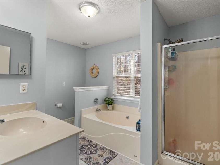 8636 Warwick Crest Lane, Charlotte, NC 28215.  MLS# CAR4357082, YatesRealty ID 13153. Primary Bathroom