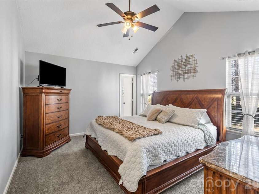 8636 Warwick Crest Lane, Charlotte, NC 28215.  MLS# CAR4357082, YatesRealty ID 13153. Primary Bedroom