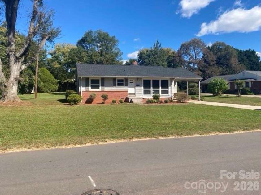 1724 Perry Street, Gastonia, NC 28054.  MLS# CAR4312386, YatesRealty ID 13154. 