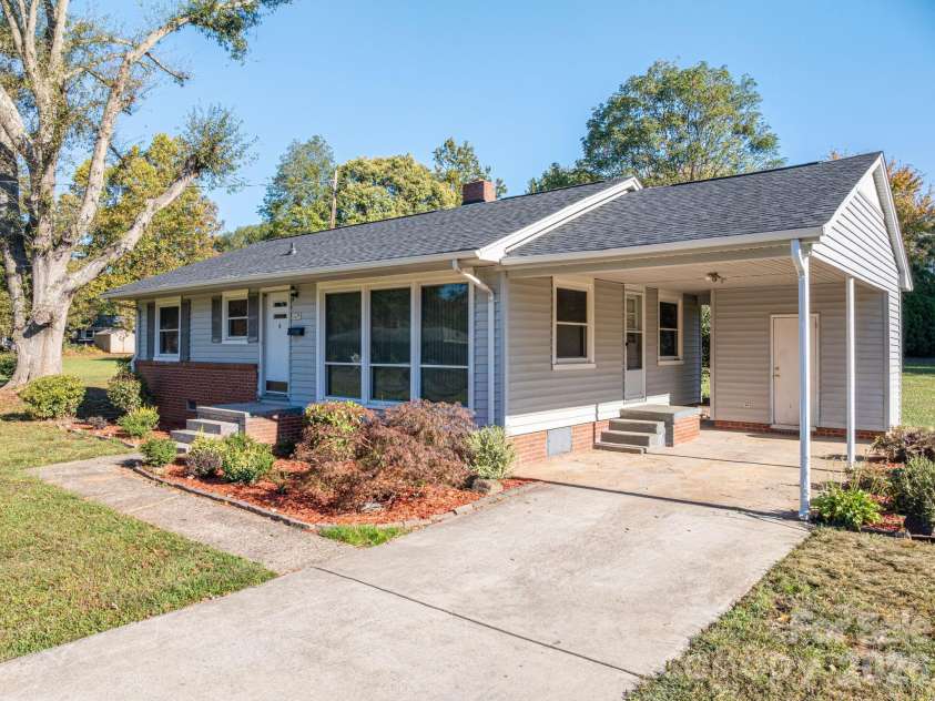 1724 Perry Street, Gastonia, NC 28054.  MLS# CAR4312386, YatesRealty ID 13154. 