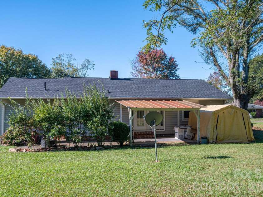 1724 Perry Street, Gastonia, NC 28054.  MLS# CAR4312386, YatesRealty ID 13154. 