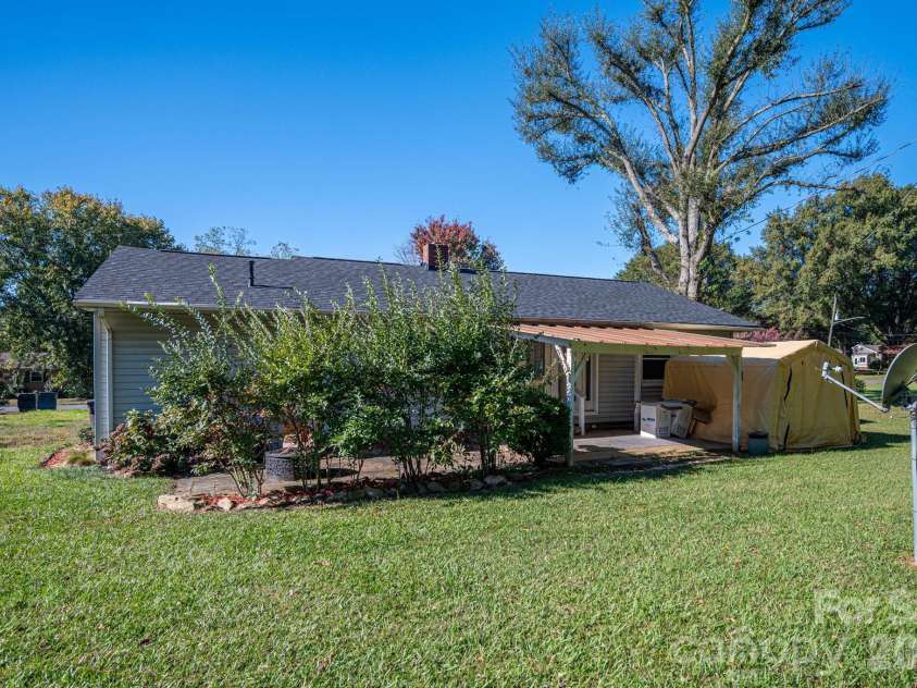 1724 Perry Street, Gastonia, NC 28054.  MLS# CAR4312386, YatesRealty ID 13154. 