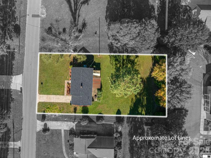 1724 Perry Street, Gastonia, NC 28054.  MLS# CAR4312386, YatesRealty ID 13154. 
