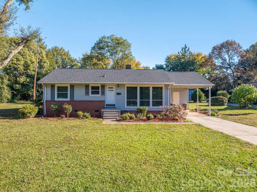 1724 Perry Street, Gastonia, NC 28054.  MLS# CAR4312386, YatesRealty ID 13154. 