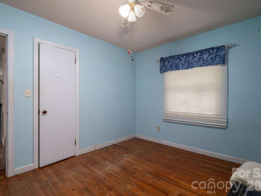1724 Perry Street, Gastonia, NC 28054.  MLS# CAR4312386, YatesRealty ID 13154. 