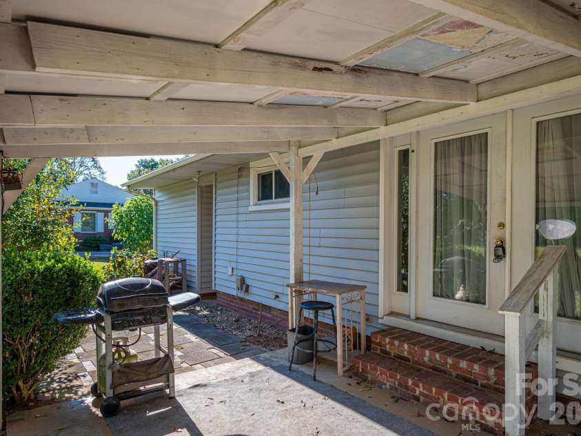 1724 Perry Street, Gastonia, NC 28054.  MLS# CAR4312386, YatesRealty ID 13154. 