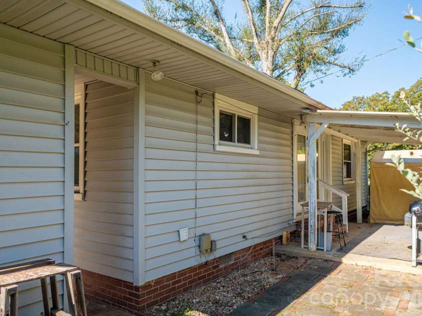 1724 Perry Street, Gastonia, NC 28054.  MLS# CAR4312386, YatesRealty ID 13154. 
