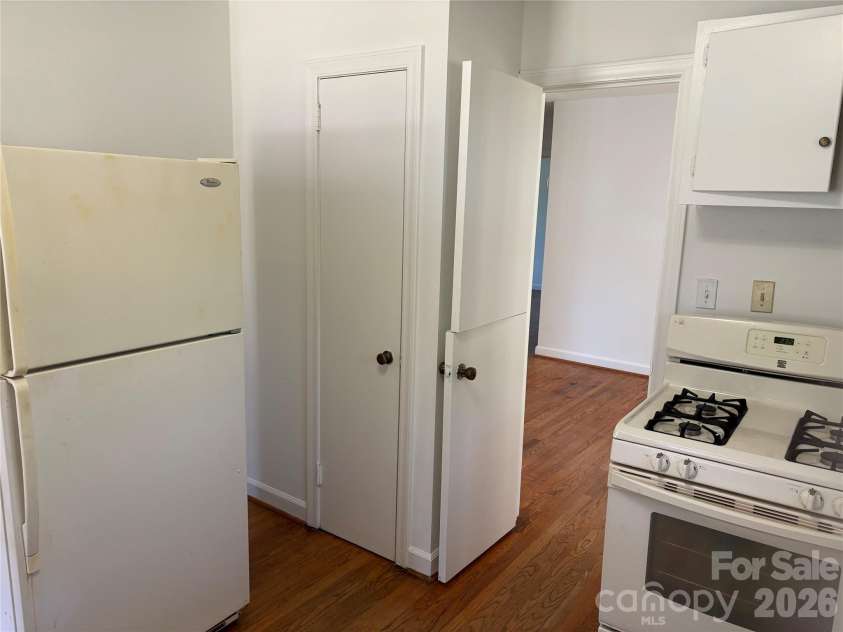 1724 Perry Street, Gastonia, NC 28054.  MLS# CAR4312386, YatesRealty ID 13154. 