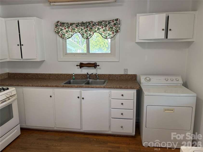 1724 Perry Street, Gastonia, NC 28054.  MLS# CAR4312386, YatesRealty ID 13154. 