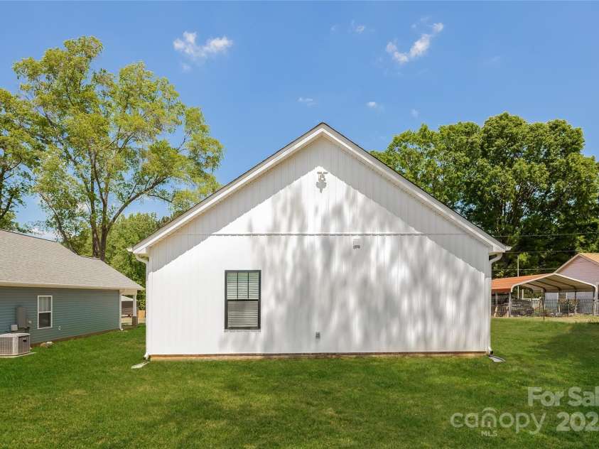 507 Cloninger Street, Dallas, NC 28034.  MLS# CAR4258370, YatesRealty ID 13154. 