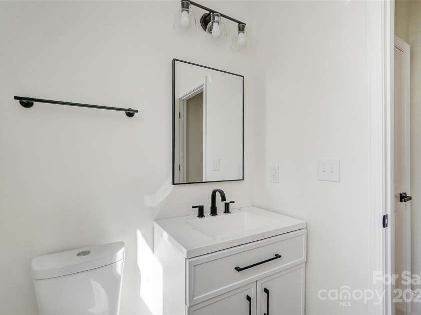 176 Forest Creek Drive, Statesville, NC 28625.  MLS# CAR4246381, YatesRealty ID 13155. Main Level Half Bath