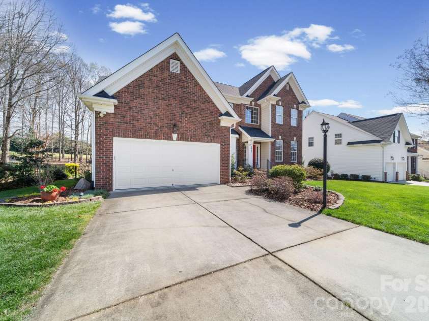 6802 Olde Sycamore Drive, Mint Hill, NC 28227.  MLS# CAR4361144, YatesRealty ID 13155. 