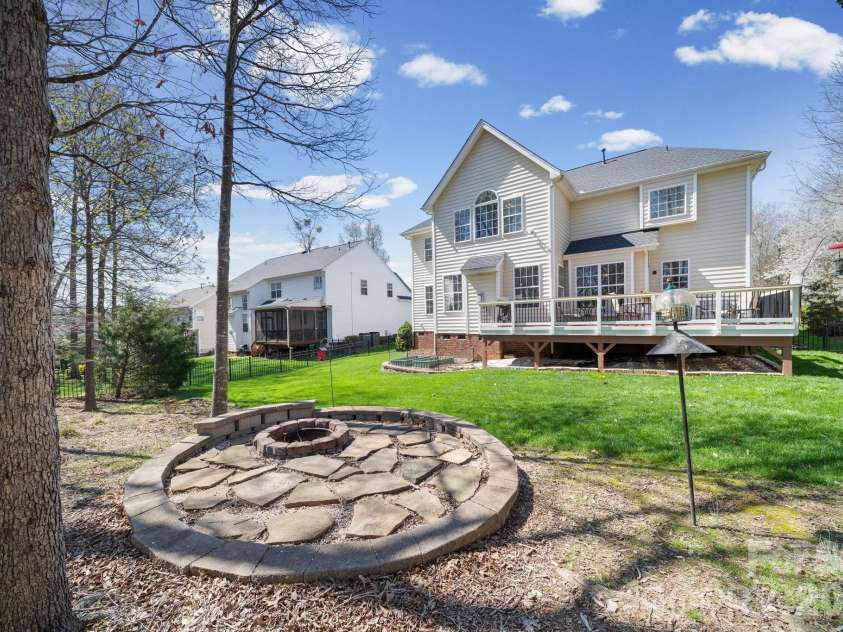 6802 Olde Sycamore Drive, Mint Hill, NC 28227.  MLS# CAR4361144, YatesRealty ID 13155. 