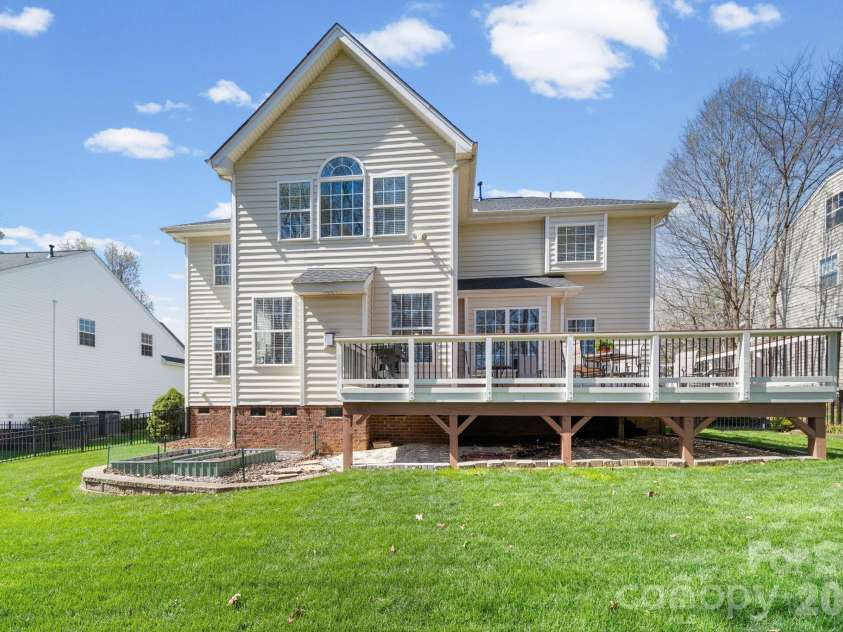 6802 Olde Sycamore Drive, Mint Hill, NC 28227.  MLS# CAR4361144, YatesRealty ID 13155. 