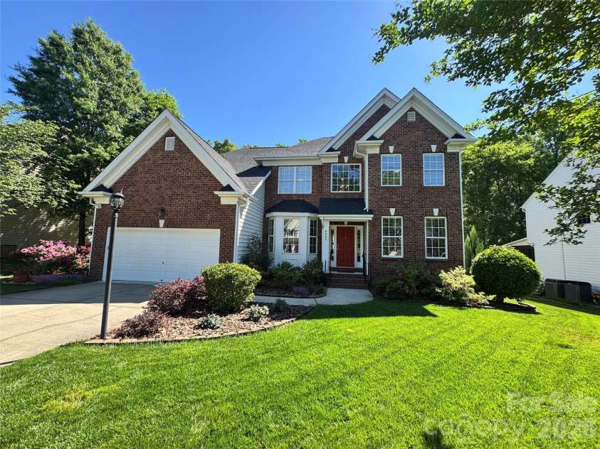 6802 Olde Sycamore Drive, Mint Hill, NC 28227.  MLS# CAR4361144, YatesRealty ID 13155. Spring is in the air! Welcome home!