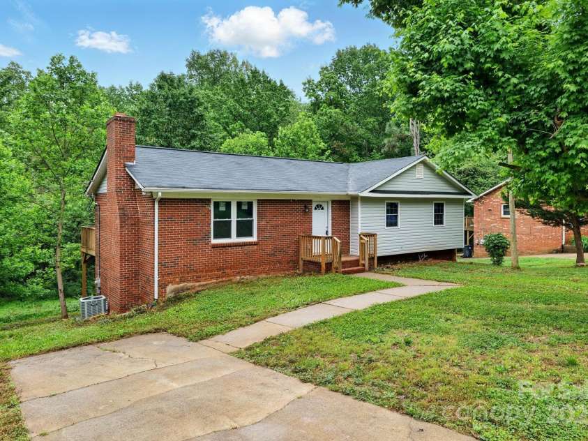131 Little Forest Lane, Statesville, NC 28625.  MLS# CAR4252416, YatesRealty ID 13159. House Front - Left