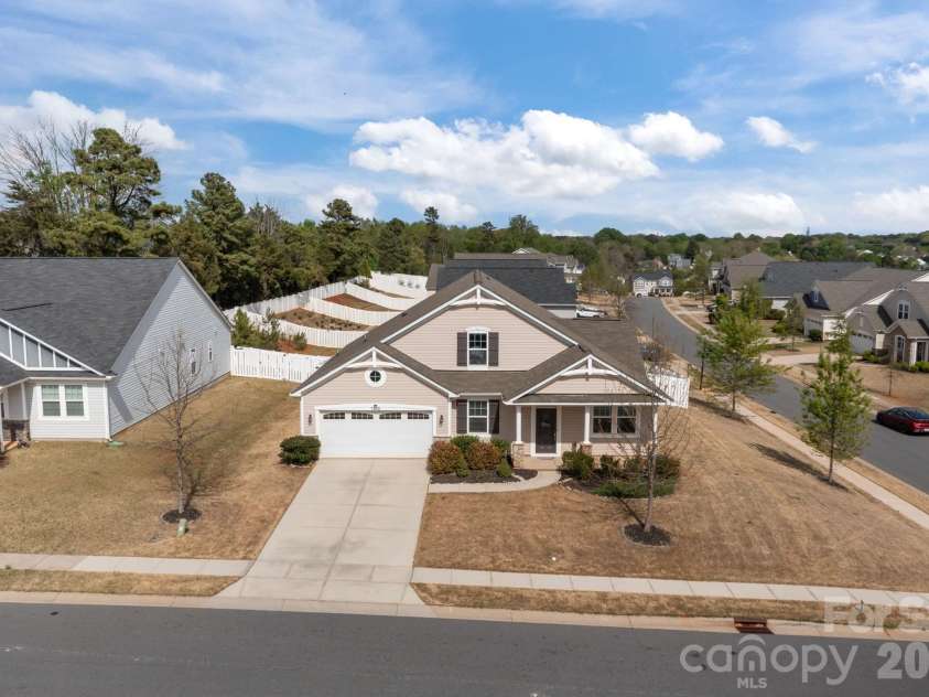 7902 Meridale Forest Drive, Charlotte, NC 28269.  MLS# CAR4363359, YatesRealty ID 13159. 