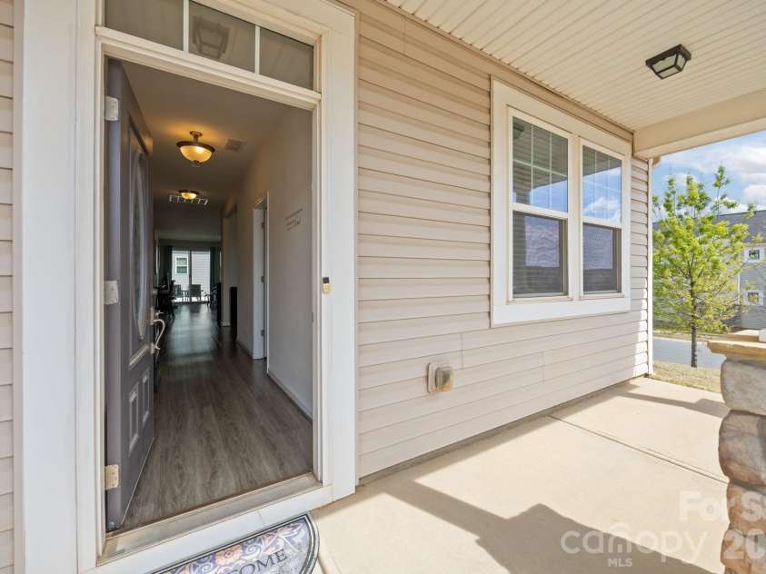 7902 Meridale Forest Drive, Charlotte, NC 28269.  MLS# CAR4363359, YatesRealty ID 13159. 