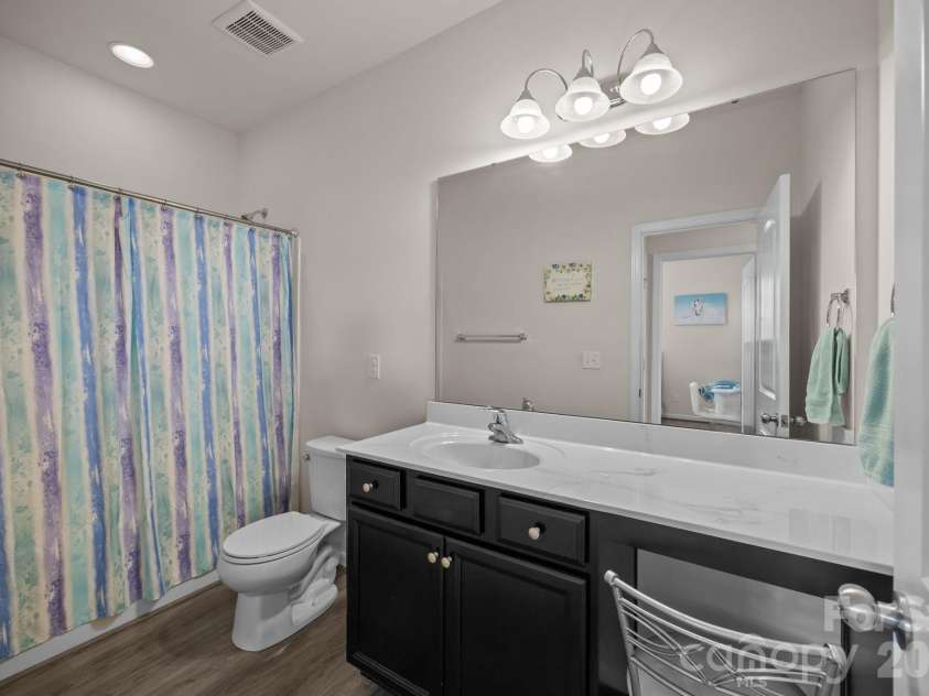 7902 Meridale Forest Drive, Charlotte, NC 28269.  MLS# CAR4363359, YatesRealty ID 13159. 
