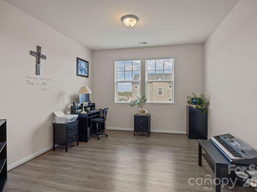7902 Meridale Forest Drive, Charlotte, NC 28269.  MLS# CAR4363359, YatesRealty ID 13159. 