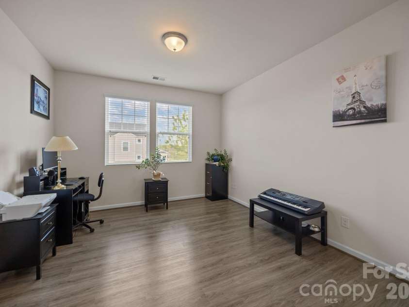 7902 Meridale Forest Drive, Charlotte, NC 28269.  MLS# CAR4363359, YatesRealty ID 13159. 