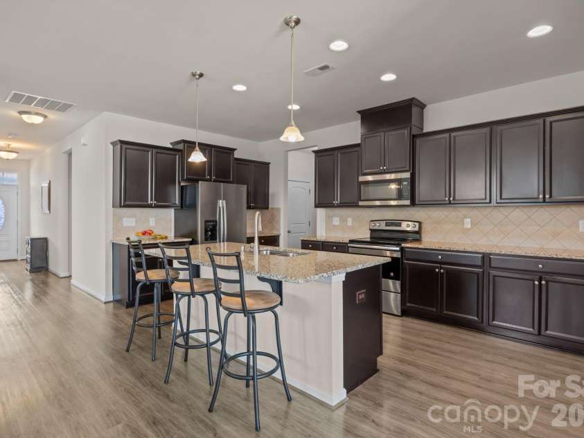 7902 Meridale Forest Drive, Charlotte, NC 28269.  MLS# CAR4363359, YatesRealty ID 13159. 