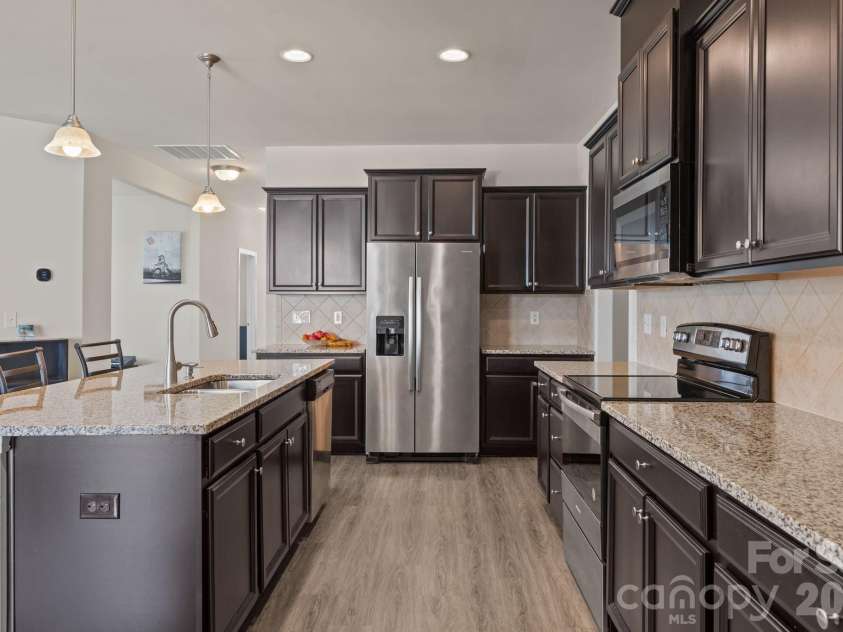 7902 Meridale Forest Drive, Charlotte, NC 28269.  MLS# CAR4363359, YatesRealty ID 13159. 