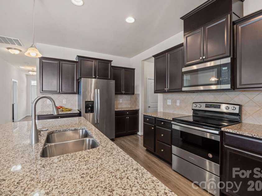 7902 Meridale Forest Drive, Charlotte, NC 28269.  MLS# CAR4363359, YatesRealty ID 13159. 