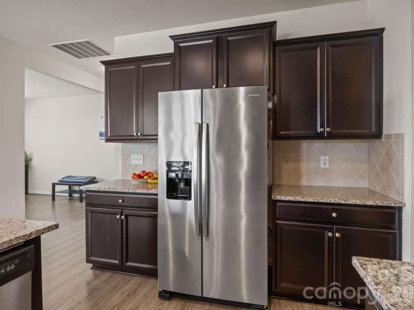 7902 Meridale Forest Drive, Charlotte, NC 28269.  MLS# CAR4363359, YatesRealty ID 13159. 