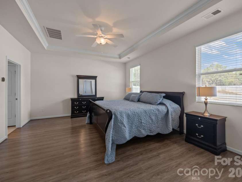 7902 Meridale Forest Drive, Charlotte, NC 28269.  MLS# CAR4363359, YatesRealty ID 13159. 