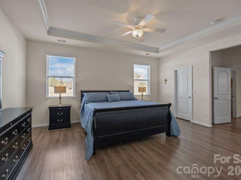 7902 Meridale Forest Drive, Charlotte, NC 28269.  MLS# CAR4363359, YatesRealty ID 13159. 