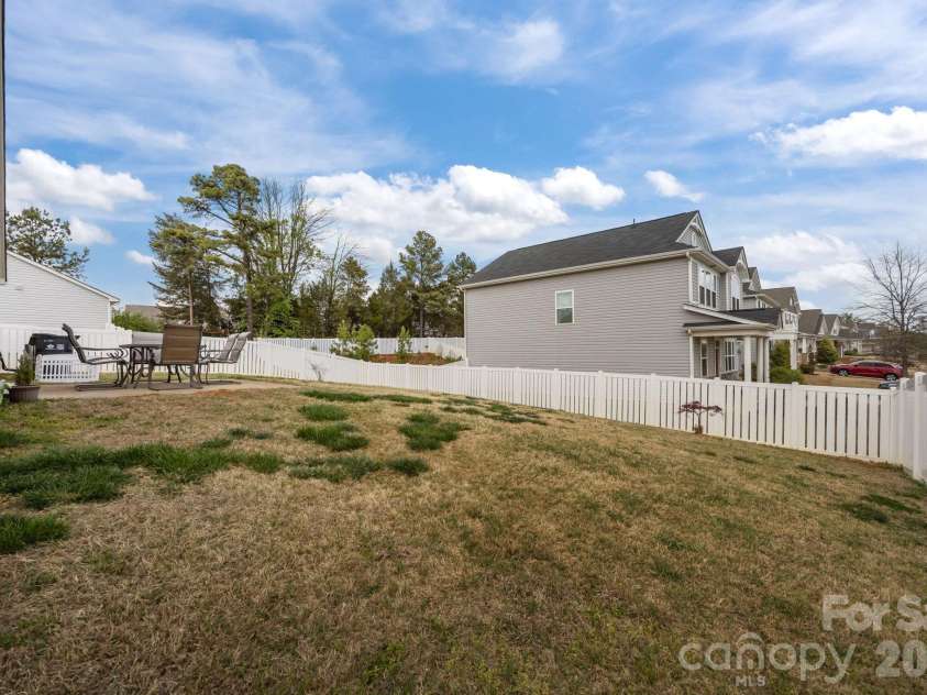 7902 Meridale Forest Drive, Charlotte, NC 28269.  MLS# CAR4363359, YatesRealty ID 13159. 