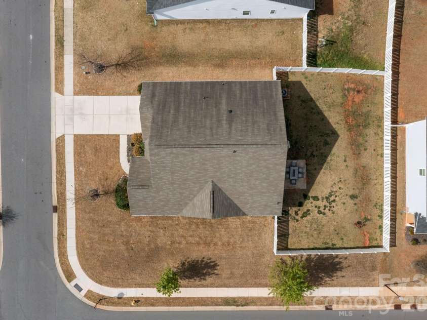 7902 Meridale Forest Drive, Charlotte, NC 28269.  MLS# CAR4363359, YatesRealty ID 13159. 