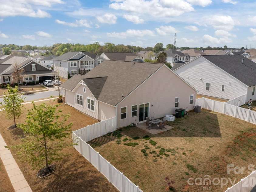 7902 Meridale Forest Drive, Charlotte, NC 28269.  MLS# CAR4363359, YatesRealty ID 13159. 