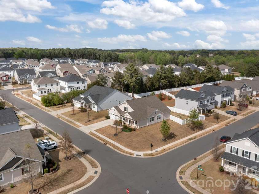 7902 Meridale Forest Drive, Charlotte, NC 28269.  MLS# CAR4363359, YatesRealty ID 13159. 
