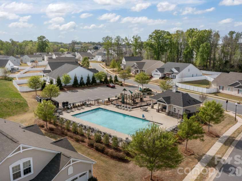 7902 Meridale Forest Drive, Charlotte, NC 28269.  MLS# CAR4363359, YatesRealty ID 13159. 