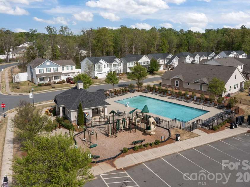 7902 Meridale Forest Drive, Charlotte, NC 28269.  MLS# CAR4363359, YatesRealty ID 13159. 