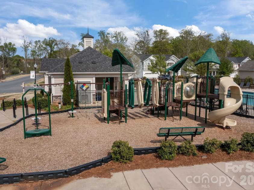 7902 Meridale Forest Drive, Charlotte, NC 28269.  MLS# CAR4363359, YatesRealty ID 13159. 