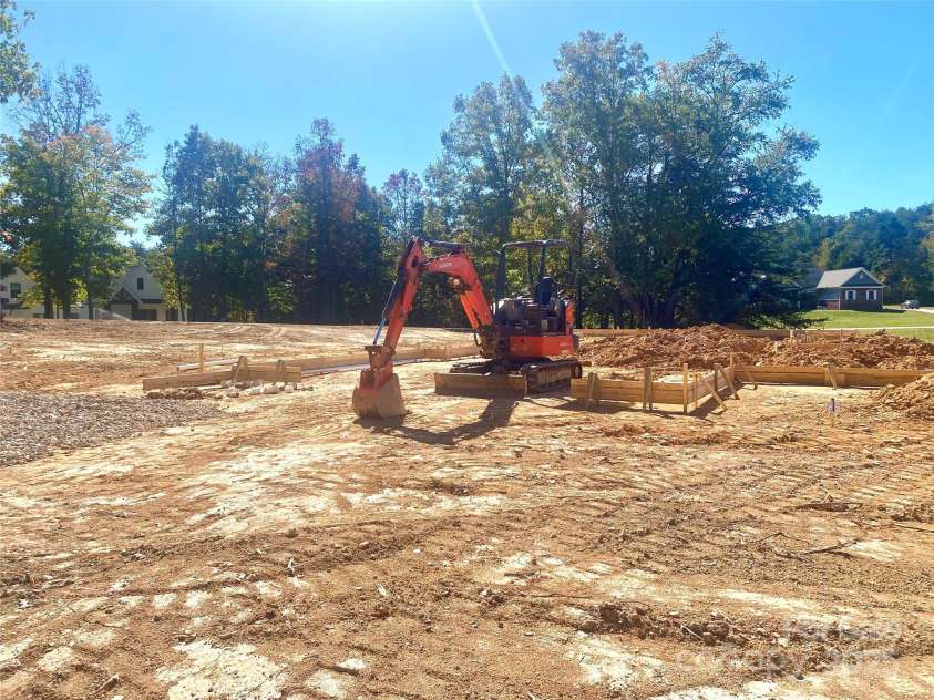 123 Buffalo Creek Drive, Statesville, NC 28677.  MLS# CAR4316853, YatesRealty ID 1316. 1.5 acre lot in area of fine homes